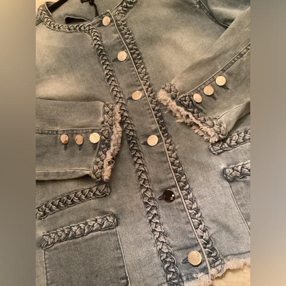 DG2 by Diane Gilman Classic Stretch Frayed Denim Jacket (L)* - Picture 4 of 11